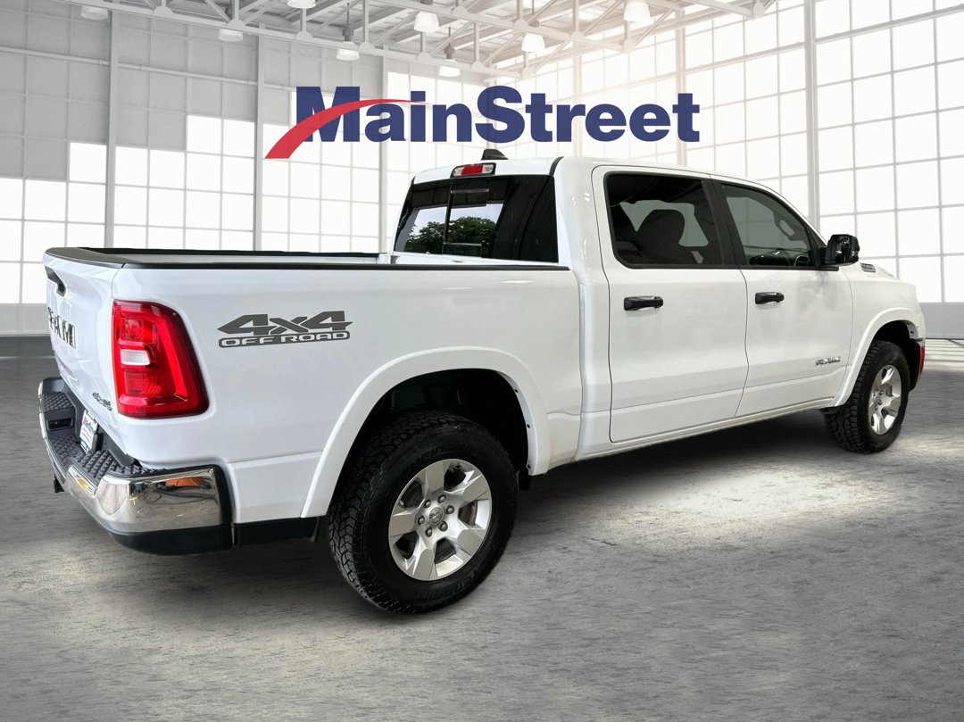 Used 2025 White Ram Big Horn/Lone Star image 5