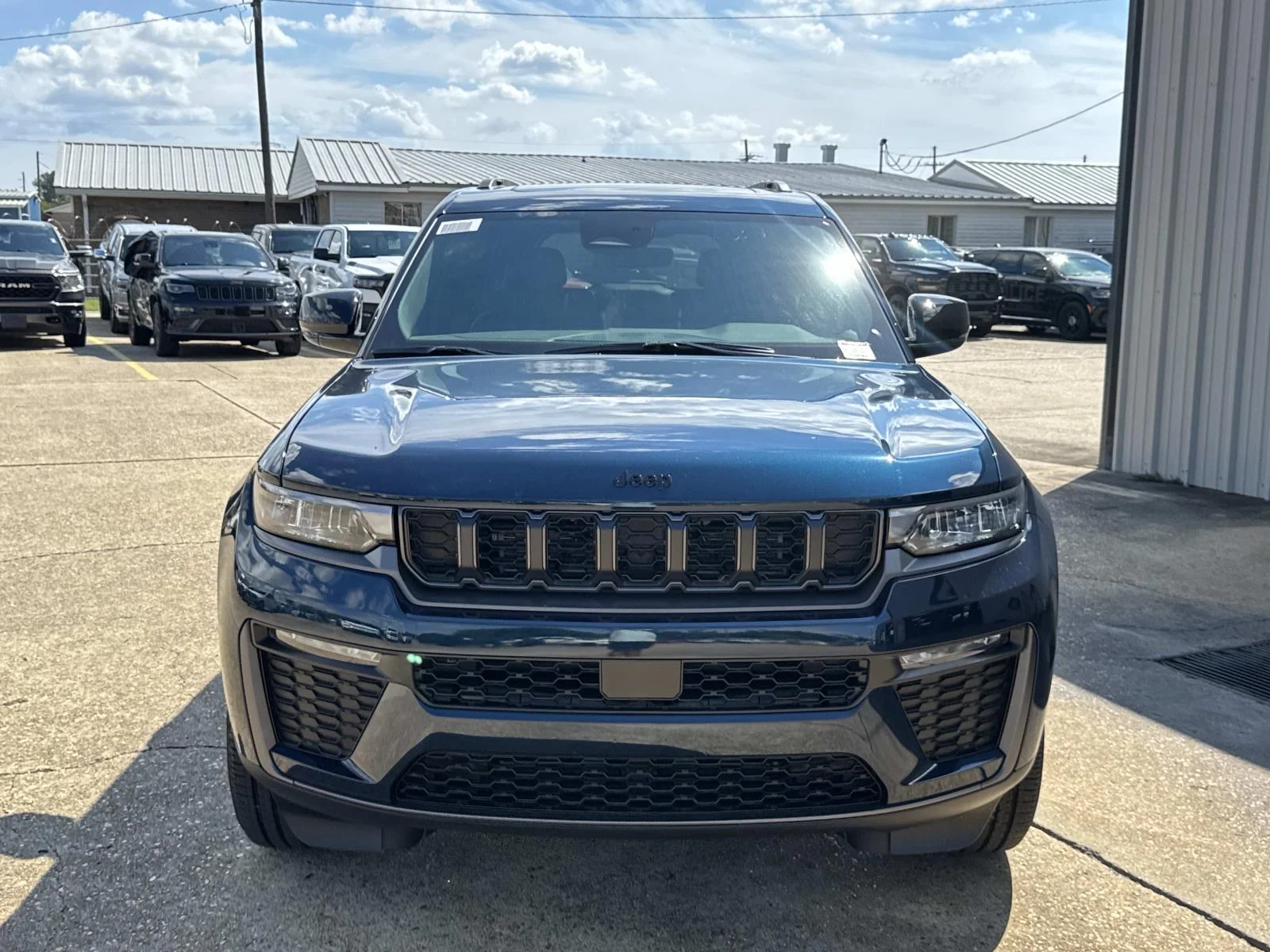 New 2027 Fathom Blue Pearl-Coat Paint Jeep Limited image 2