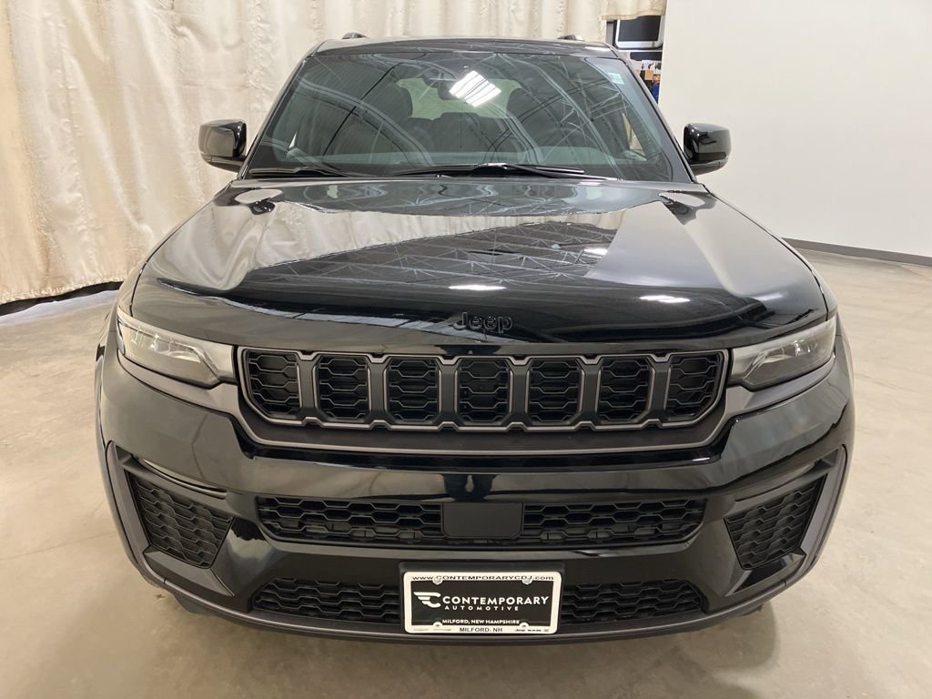 New 2026 Diamond Black Crystal Pearl-Coat Exterior Paint Jeep Limited image 17
