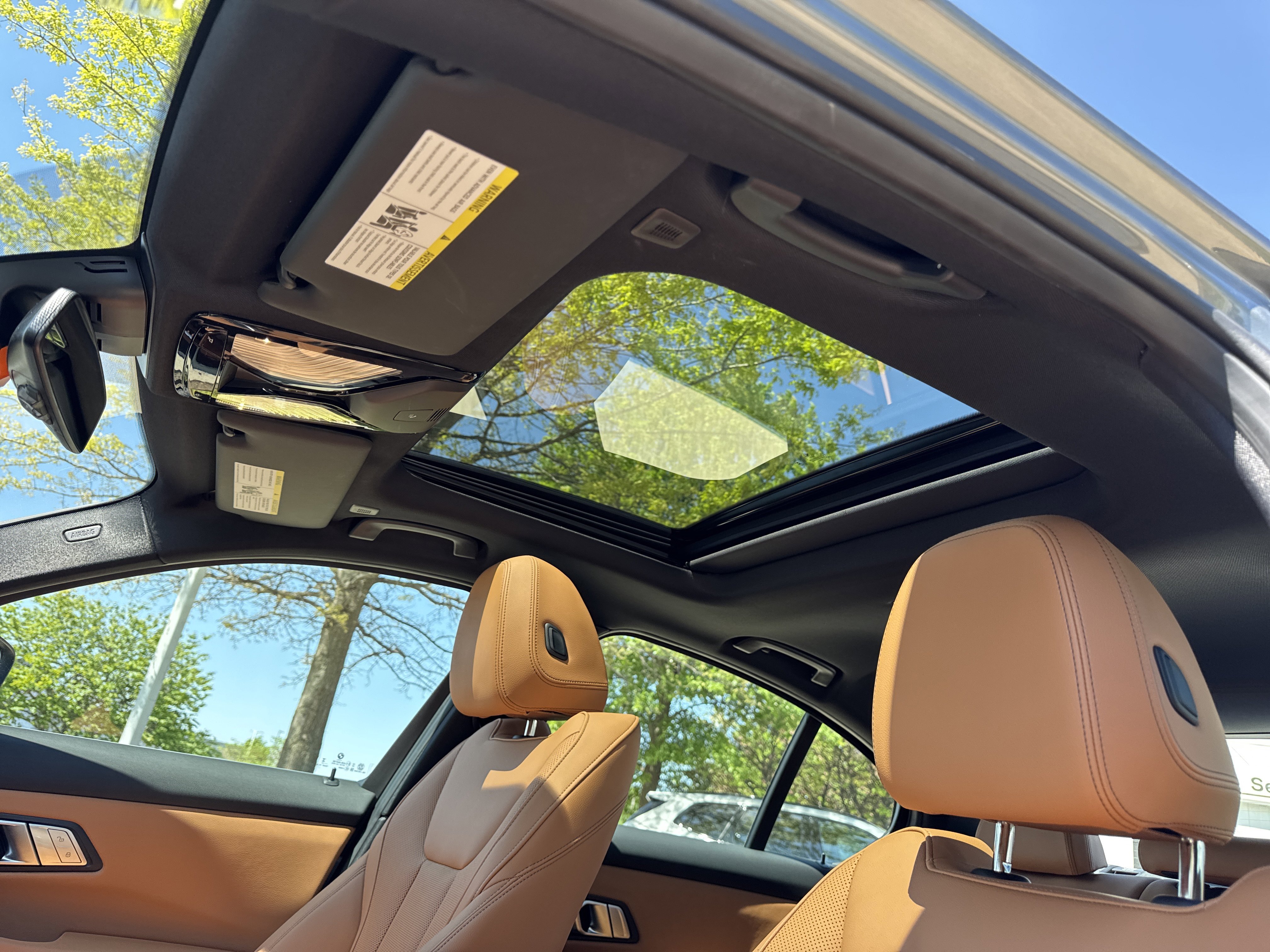 2025 BMW 3 Series 330i - Photo 9