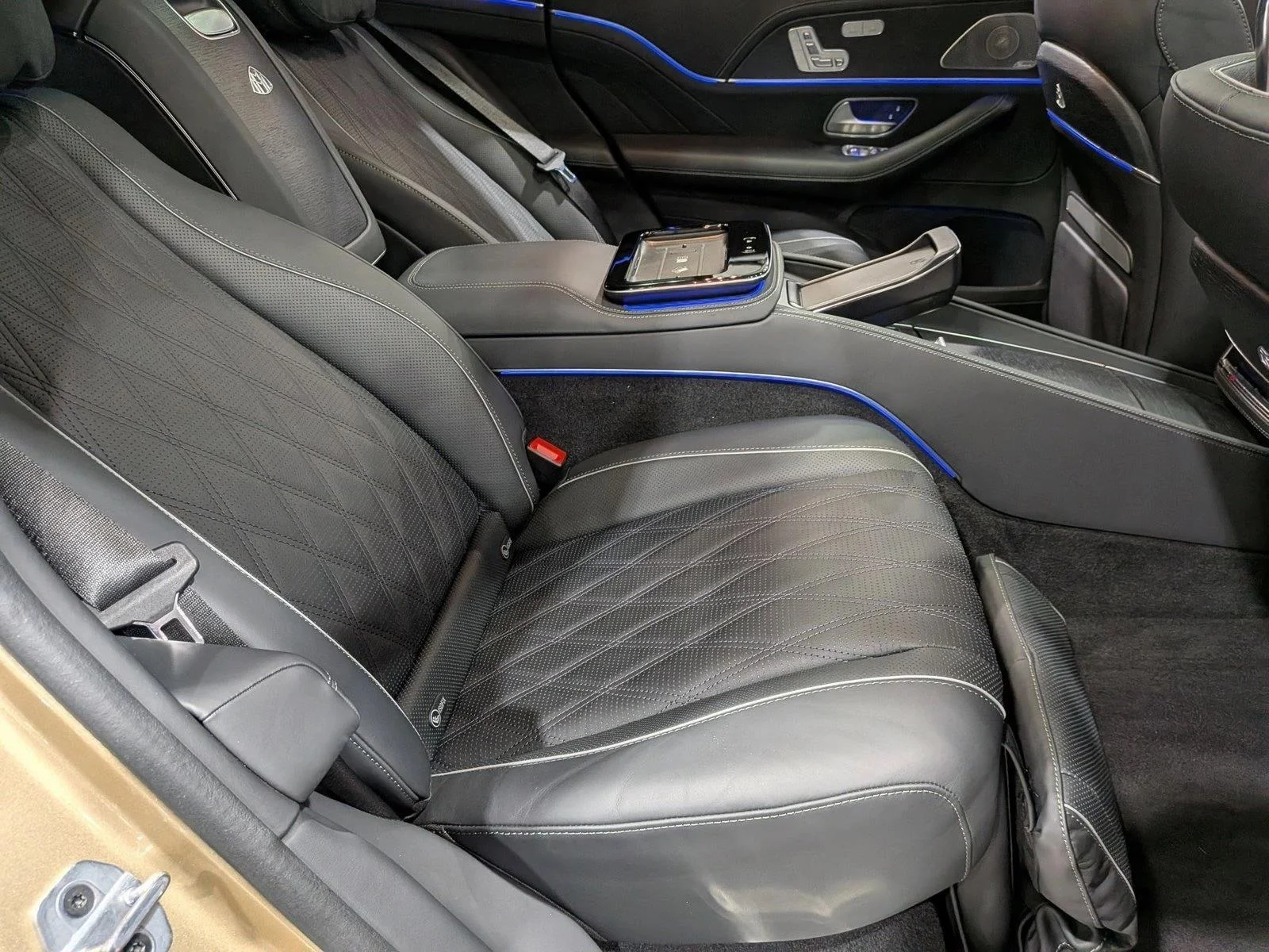 Used 2024 Obsidian Black Metallic Mercedes-Benz Maybach GLS 600 image 21