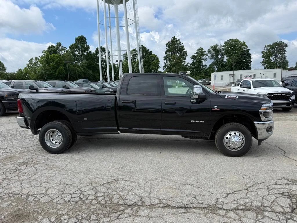New 2026 Diamond Black Crystal Pearl-Coat Exterior Paint RAM Laramie image 5