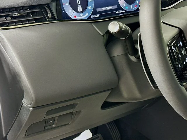 New 2026 Arroios Grey Land Rover S image 10