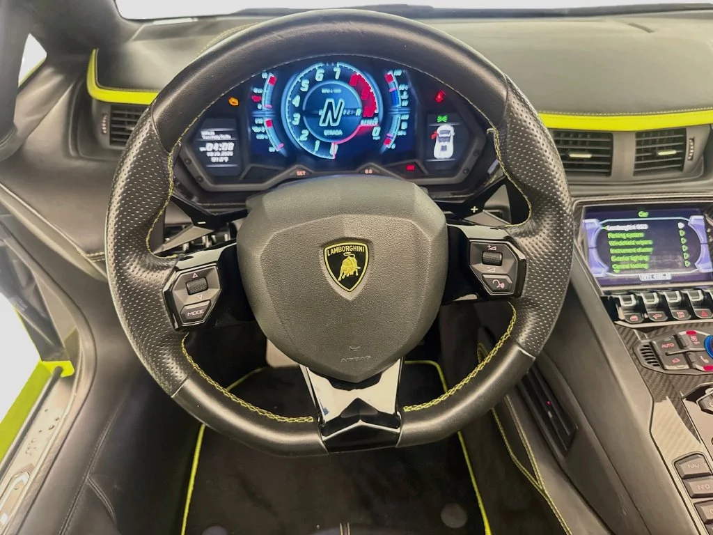 Used 2019  Lamborghini Base image 11