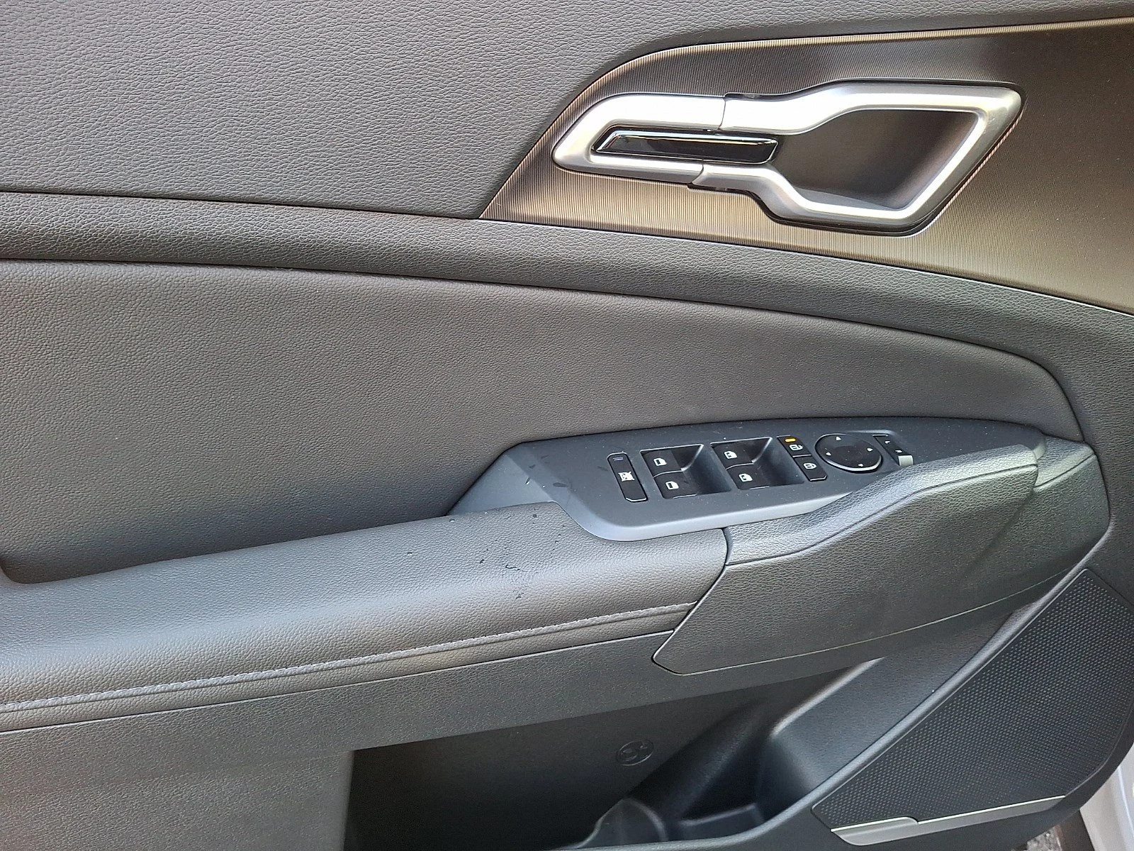 New 2027 Wolf Gray Kia EX image 5