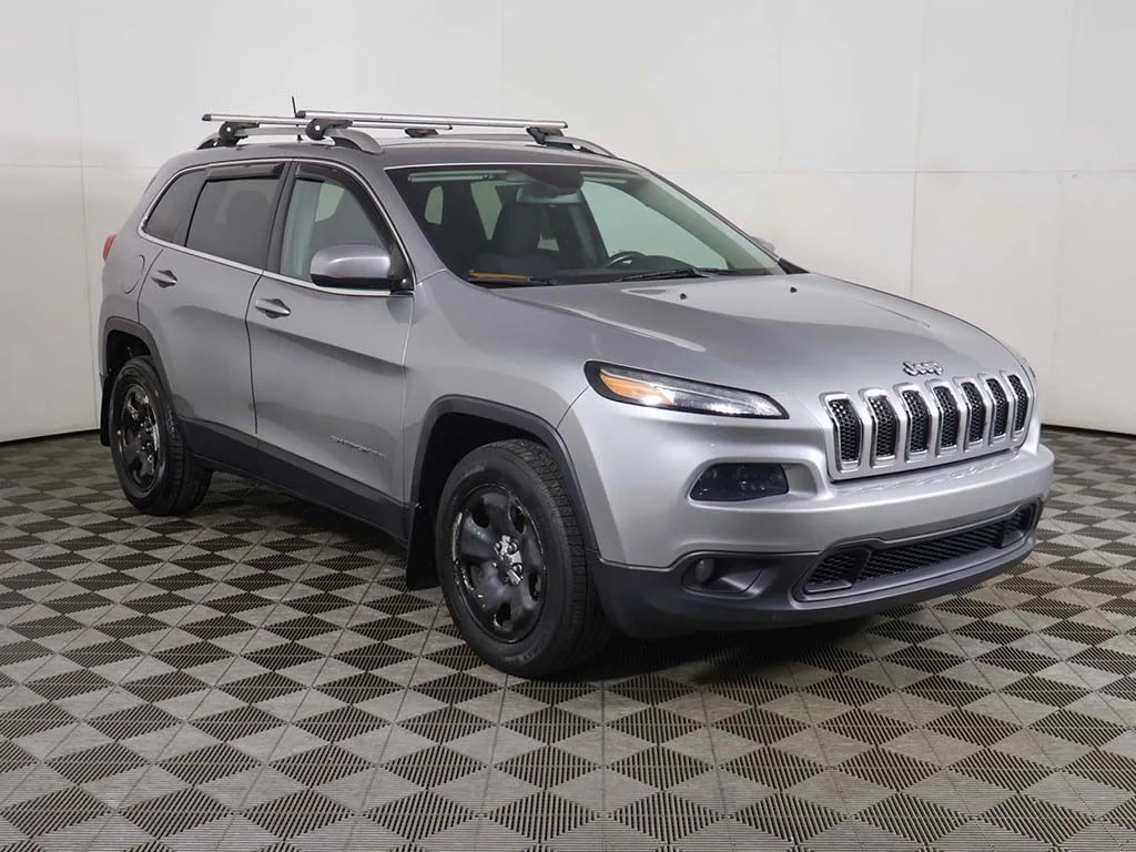 Used 2016 Jeep Cherokee Latitude with VIN 1C4PJMCB5GW152766 for sale in Parma, OH