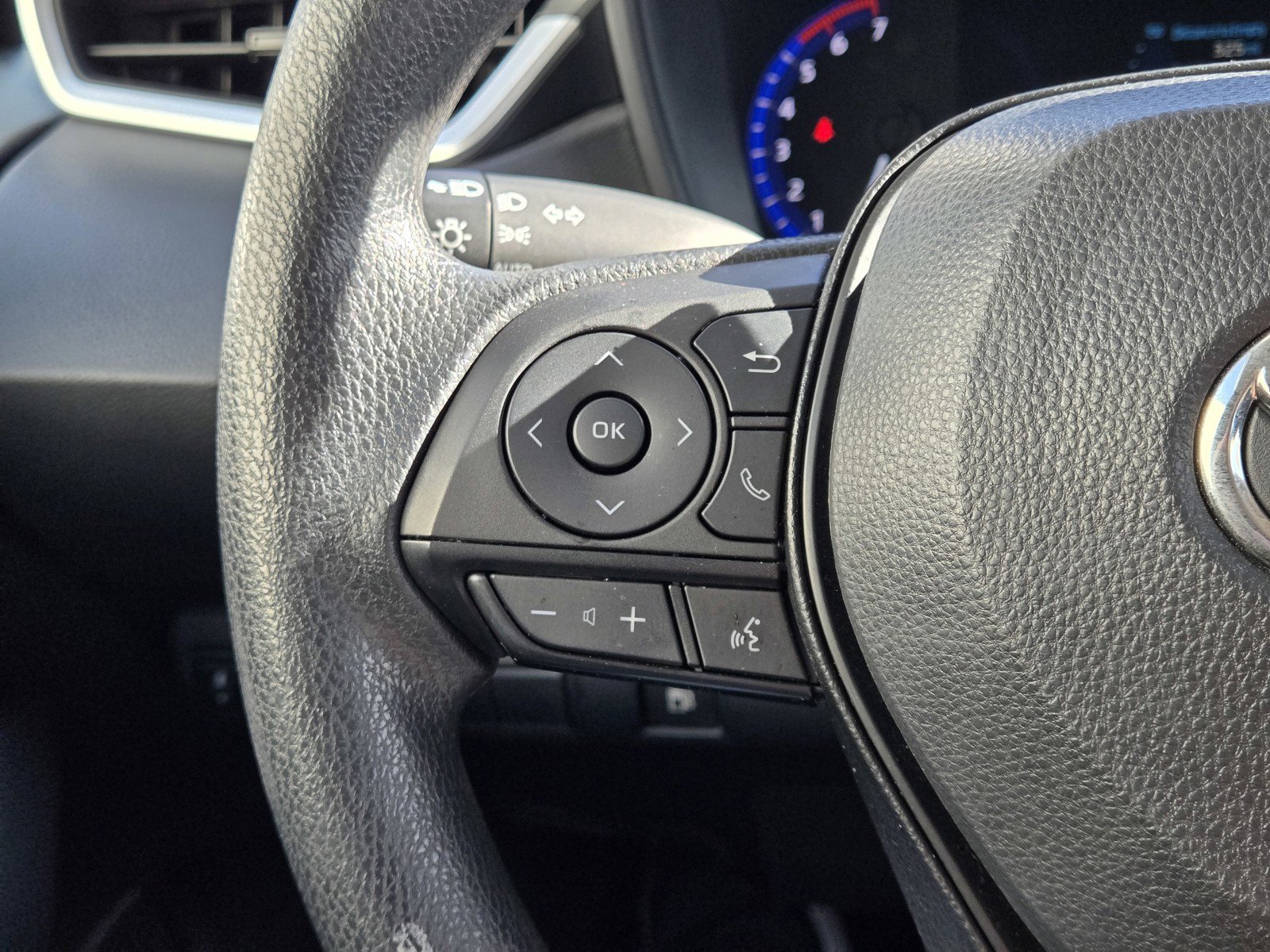Used 2022 Black Toyota Hybrid LE image 25