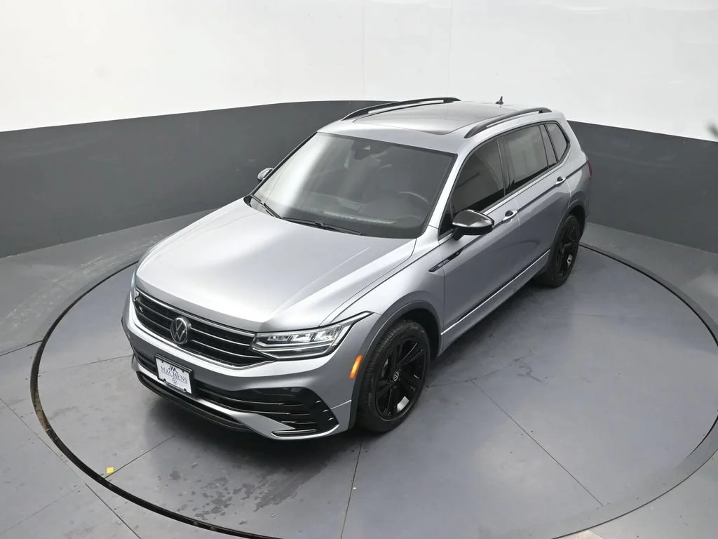 Used 2024  Volkswagen 2.0T SE R-Line Black image 16