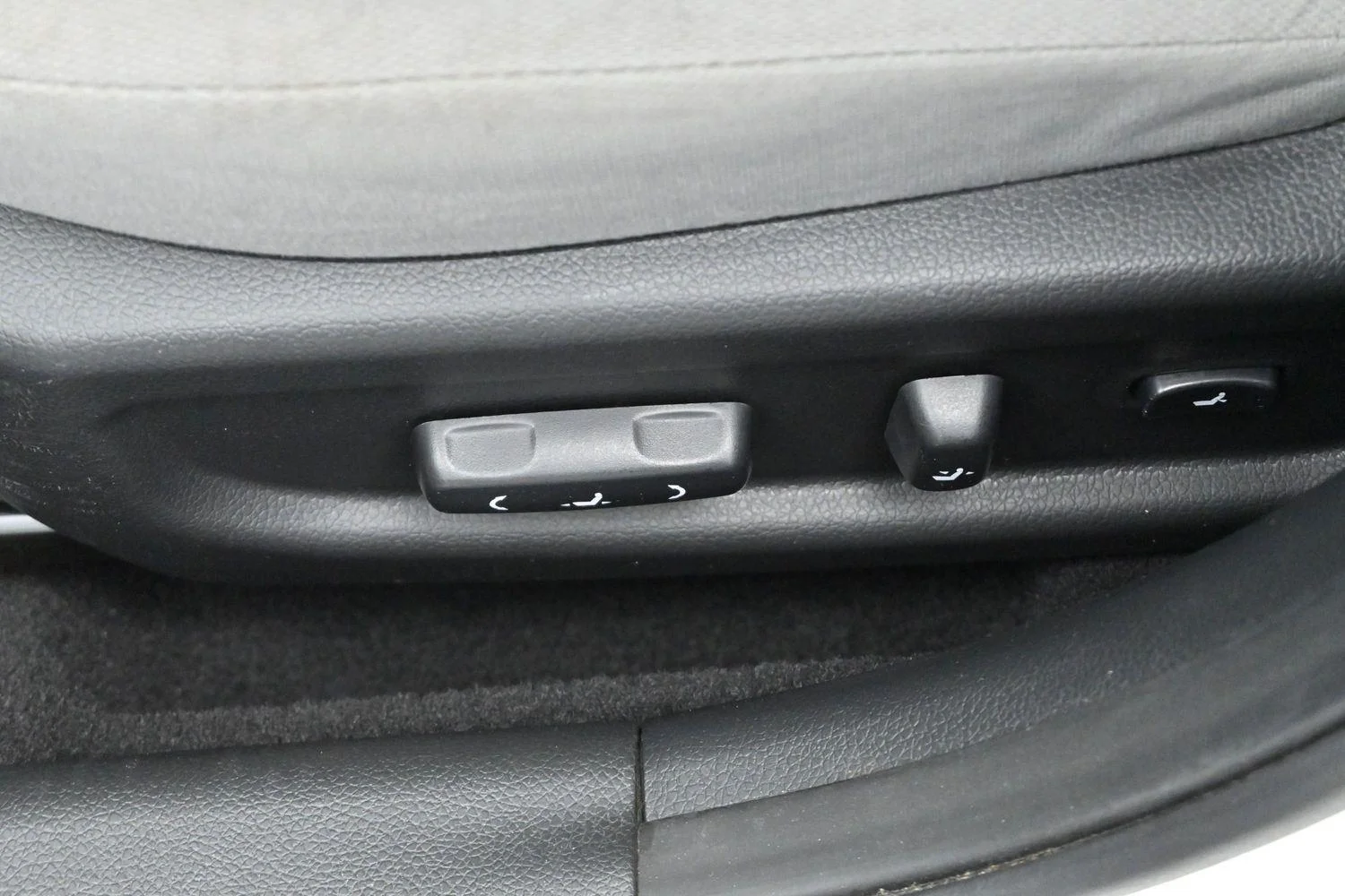 Used 2015 Snow White Pearl Kia LX image 14