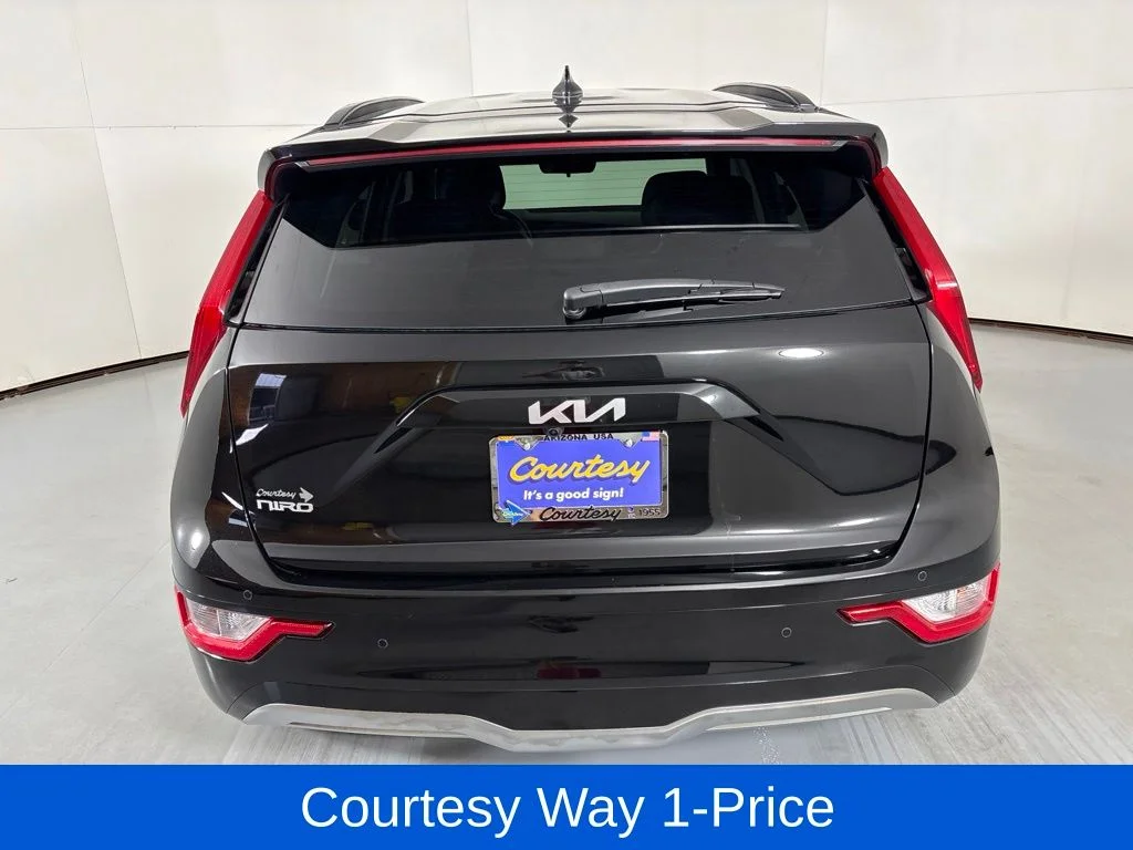 Used 2025 Black Kia Wind image 9