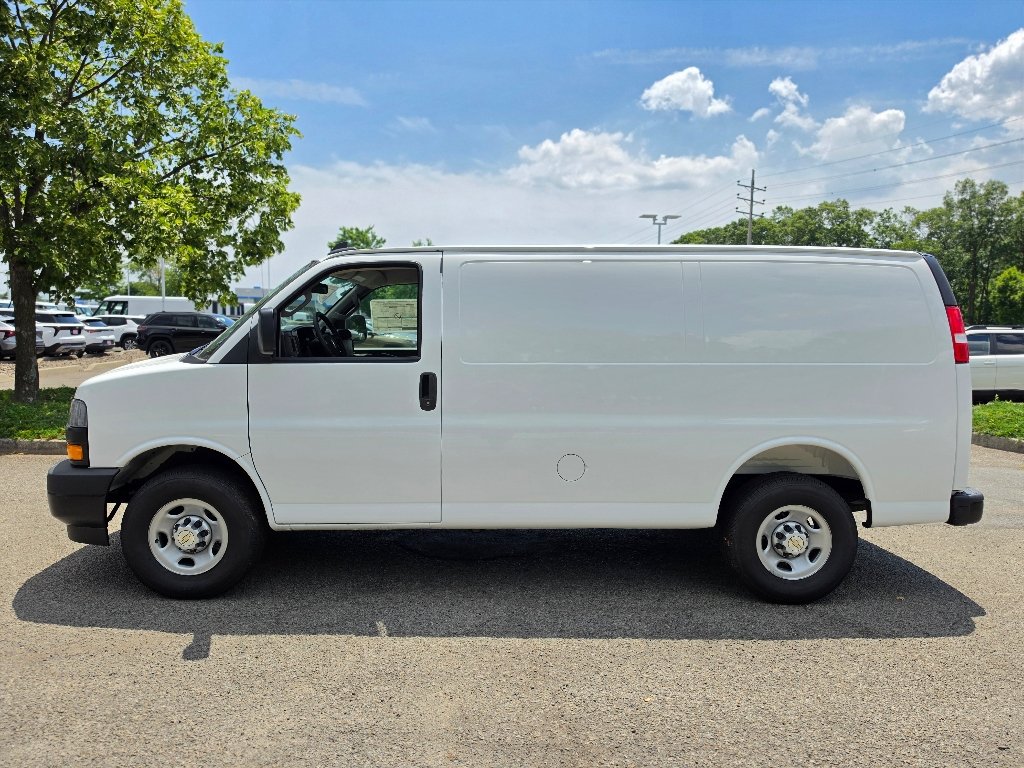 New 2026 Summit White Chevrolet Work Van image 9