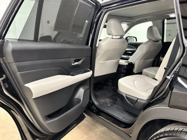 Used 2025 MIDNIGHT BLACK METALLIC Toyota  image 18