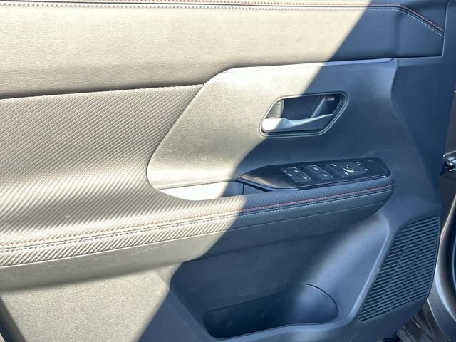 New 2026 Canyon Bronze Metallic Nissan SR image 22