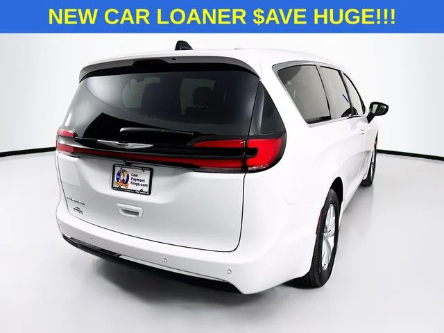 New 2026 Bright White Clear-Coat Exterior Paint Chrysler Select image 7