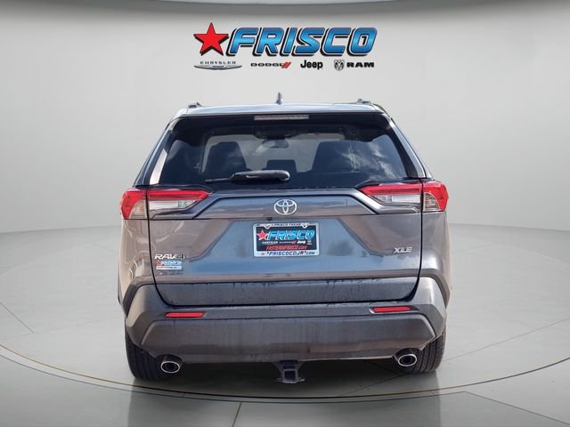 Used 2019 Gray Toyota XLE Premium image 6