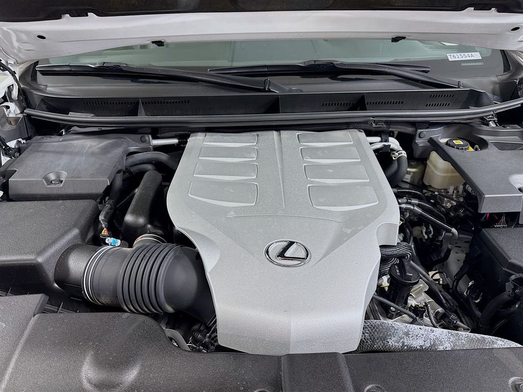 Used 2022 Starfire Pearl Lexus Base image 31