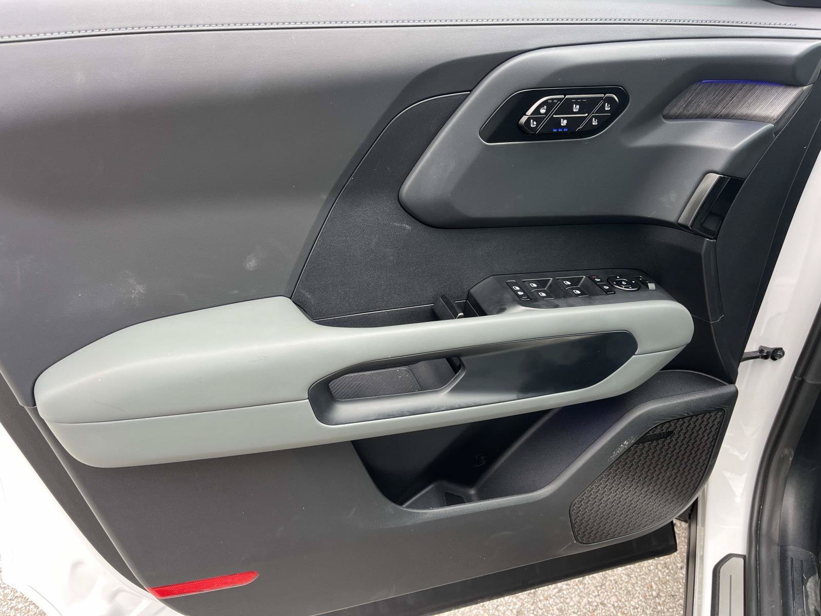 New 2027 Glacial White Pearl Kia SX image 21
