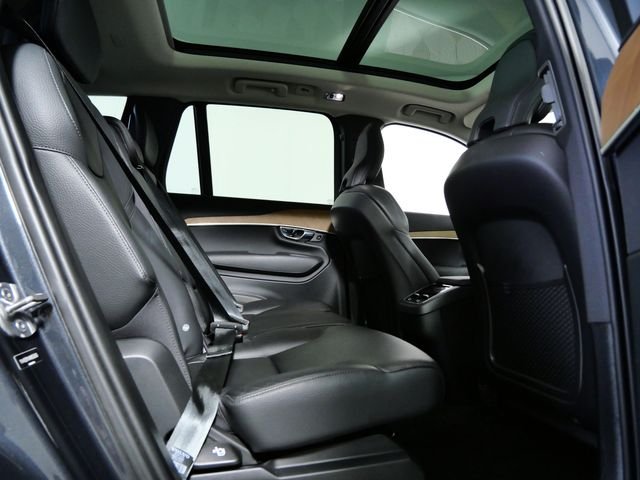 Certified Used 2022  Volvo T5 Momentum image 12