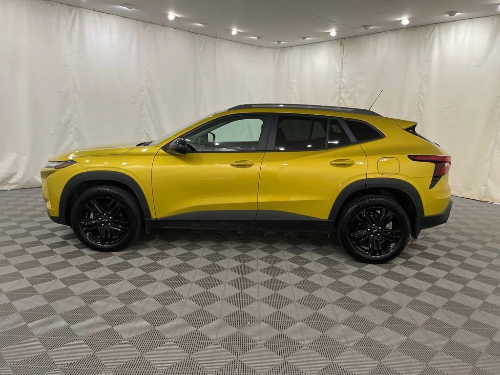 Used 2025 Nitro Yellow Metallic Chevrolet ACTIV image 10