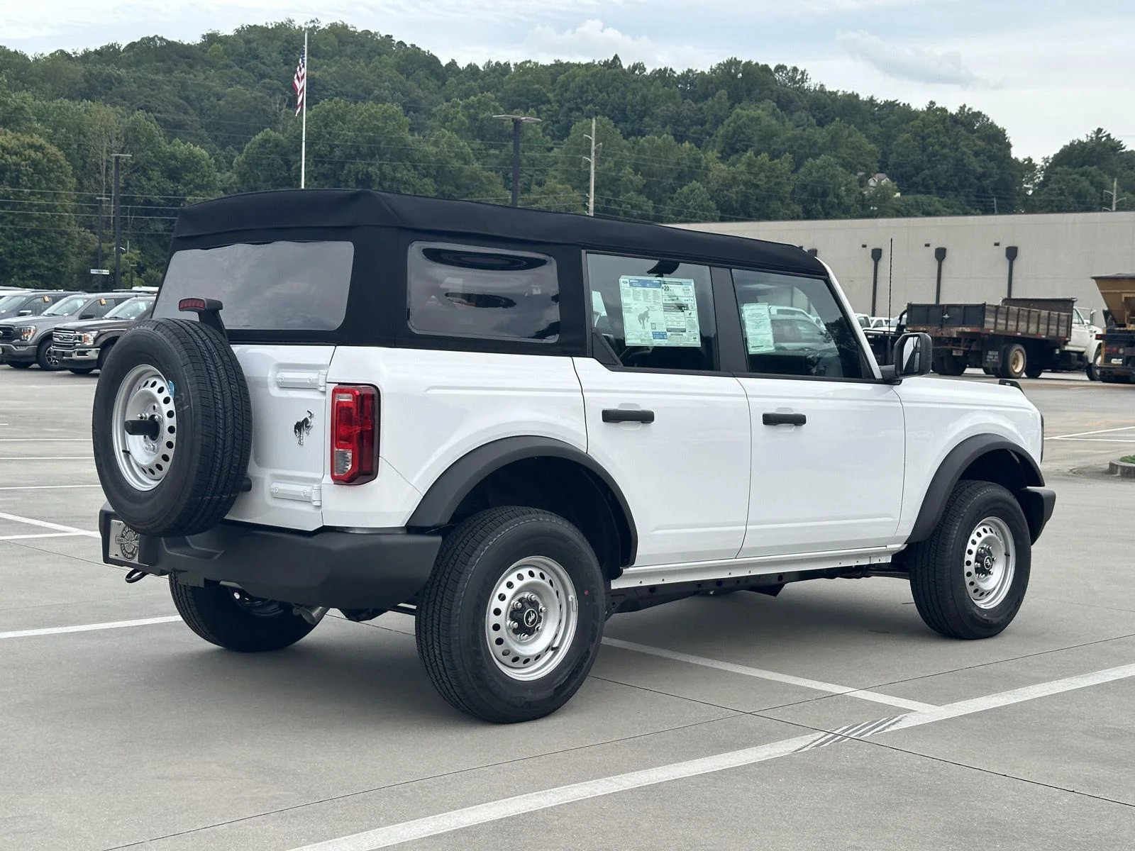 2025 Ford Bronco 4-Door Base - Photo 7