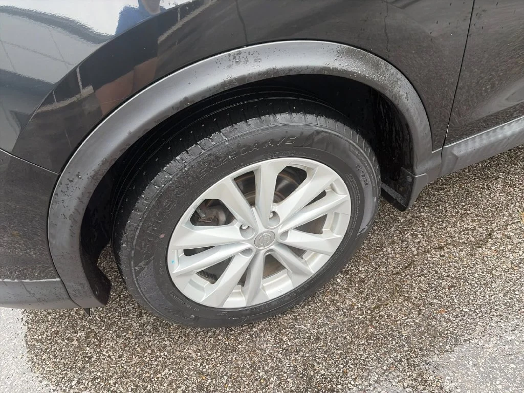 Used 2018 Black Nissan S image 32
