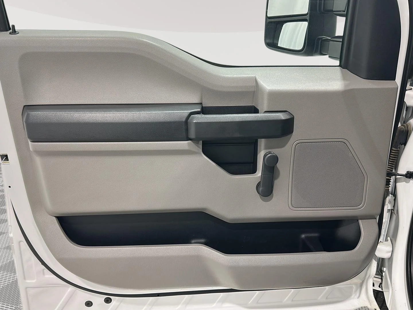 Used 2019 White Ford XL image 17