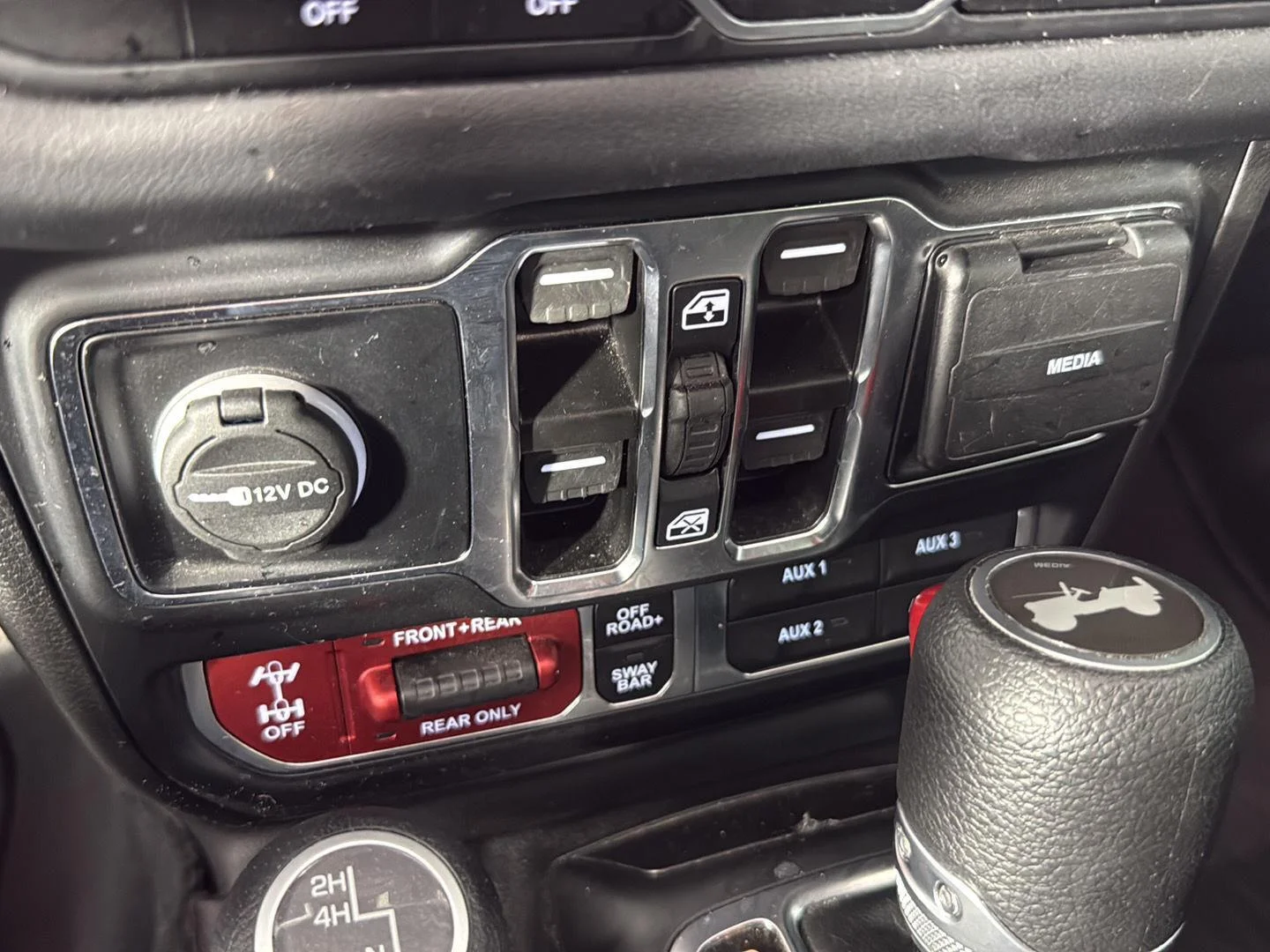 Used 2024 Earl Clearcoat Jeep Rubicon image 21