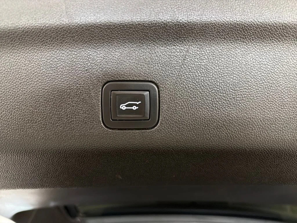Used 2026 Blue Chevrolet High Country image 8
