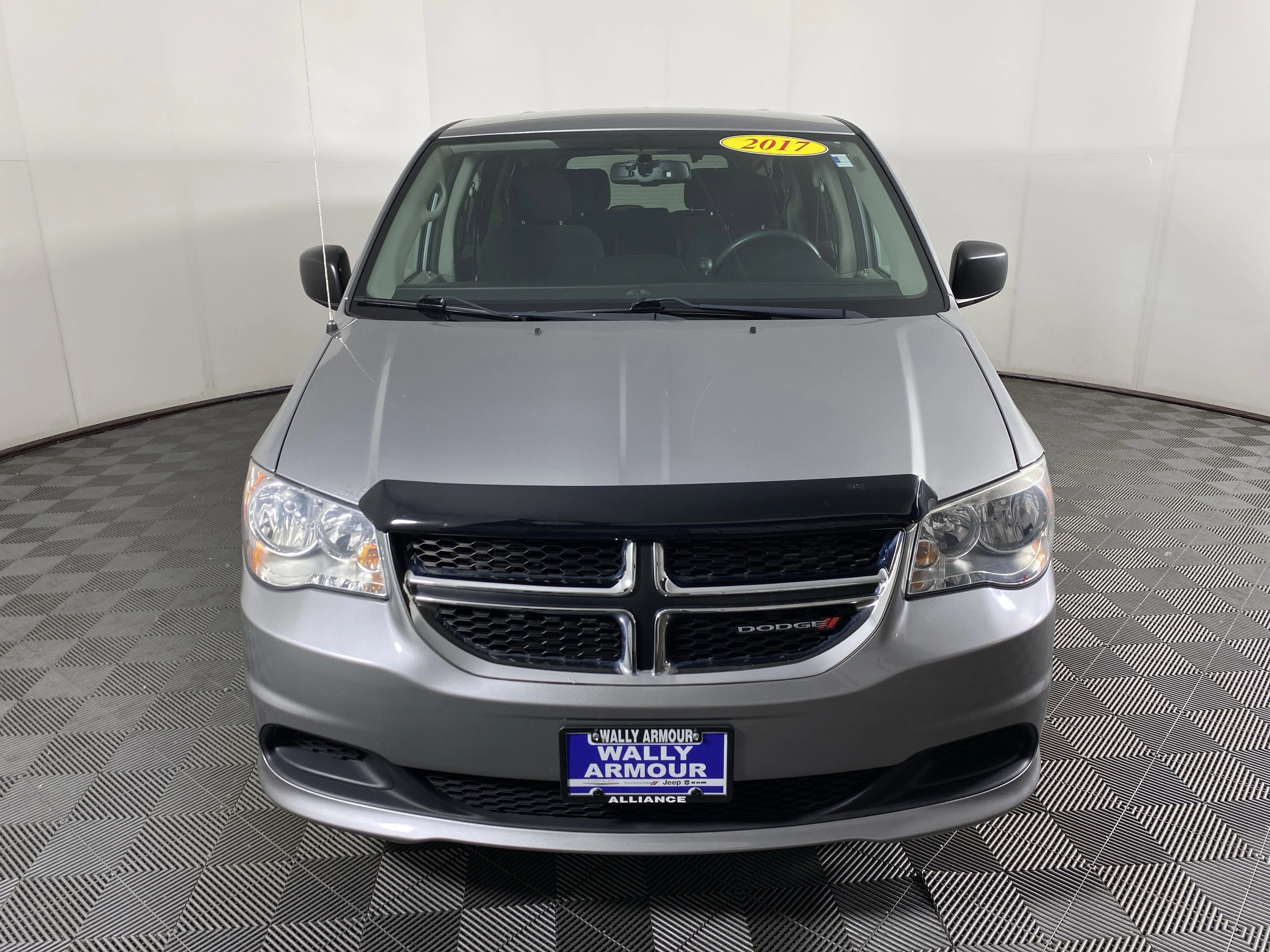 Used 2017 Billet Clearcoat Dodge SE image 10