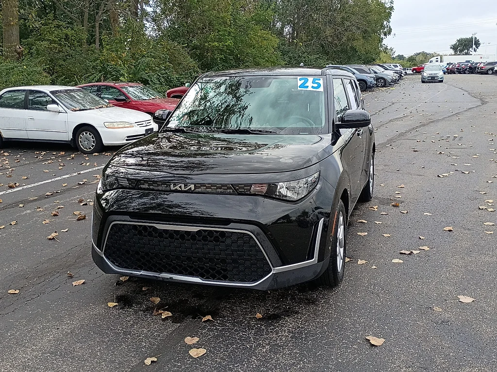 Used 2025 Fusion Black Kia LX image 7