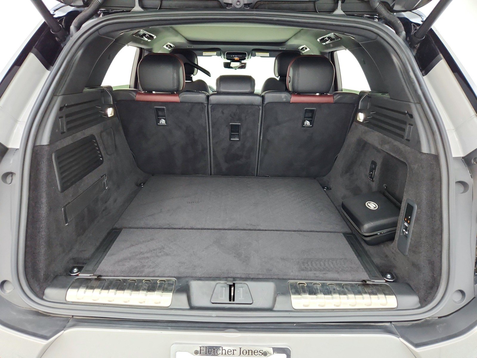 Used 2025 BORASCO GREY Land Rover Dynamic SE image 34