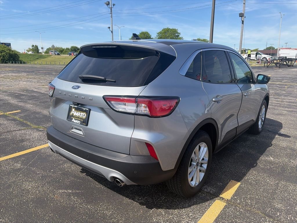 Used 2022 Silver Ford SE image 6