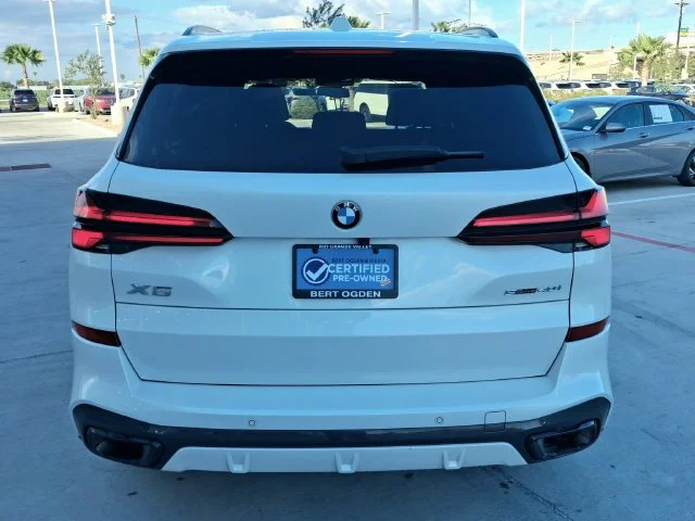 Used 2024 White BMW sDrive40i image 6