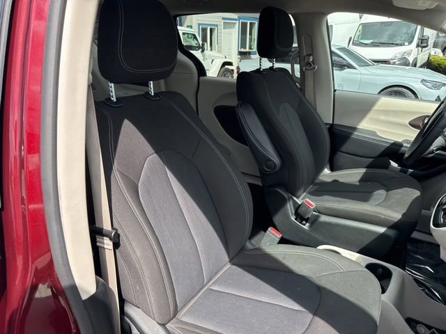 Used 2023 Velvet Red Pearlcoat Chrysler LX image 10