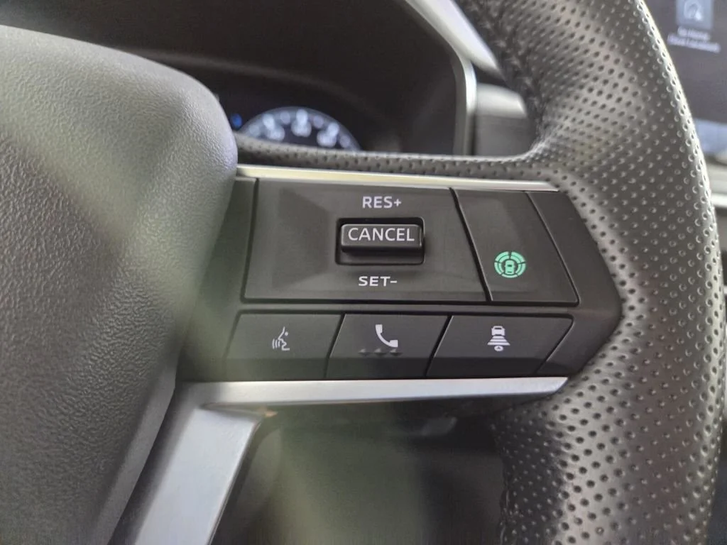 Used 2024 White Mitsubishi SE Black Edition image 41