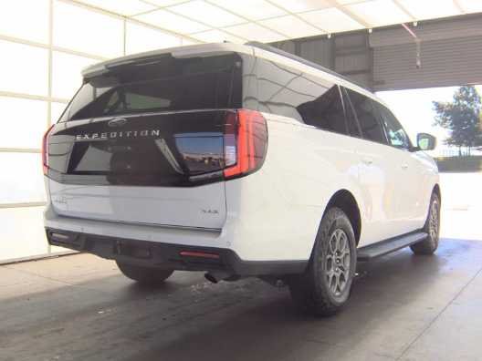 Used 2025 Oxford White Clearcoat Ford Active image 5