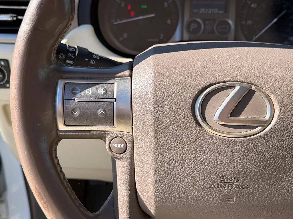 Used 2015 White Lexus 460 image 15