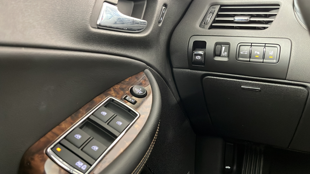 Used 2014 Ashen Gray Metallic Chevrolet LTZ image 22