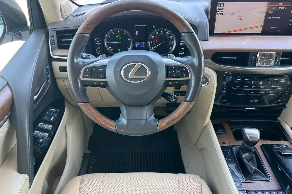 Used 2017  Lexus 570 image 16