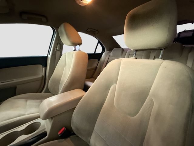 Used 2009  Ford S image 18
