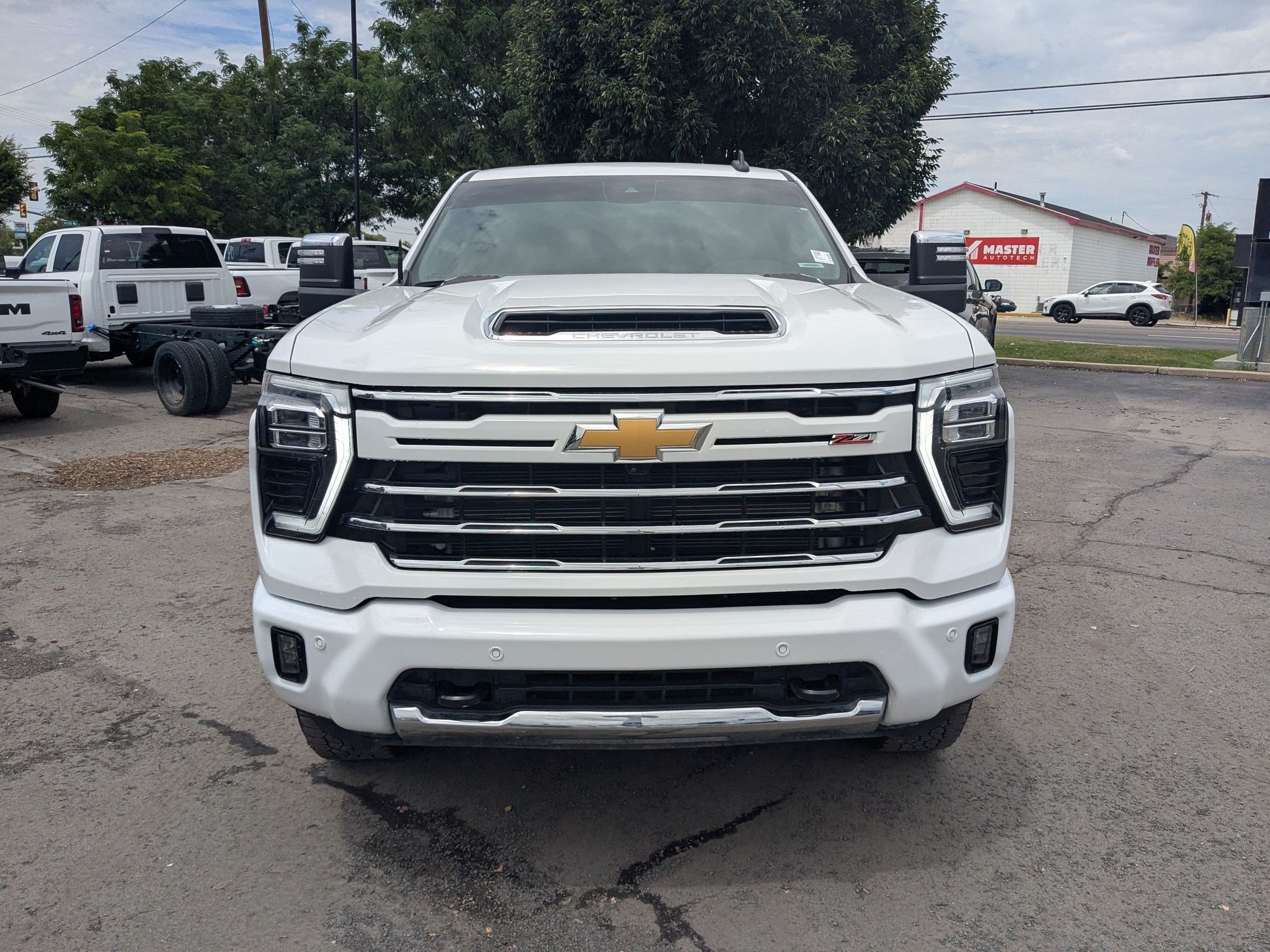 Used 2025 Summit White Chevrolet LT image 10