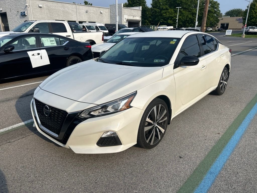 Used 2019 White Nissan 2.5 SR image 1