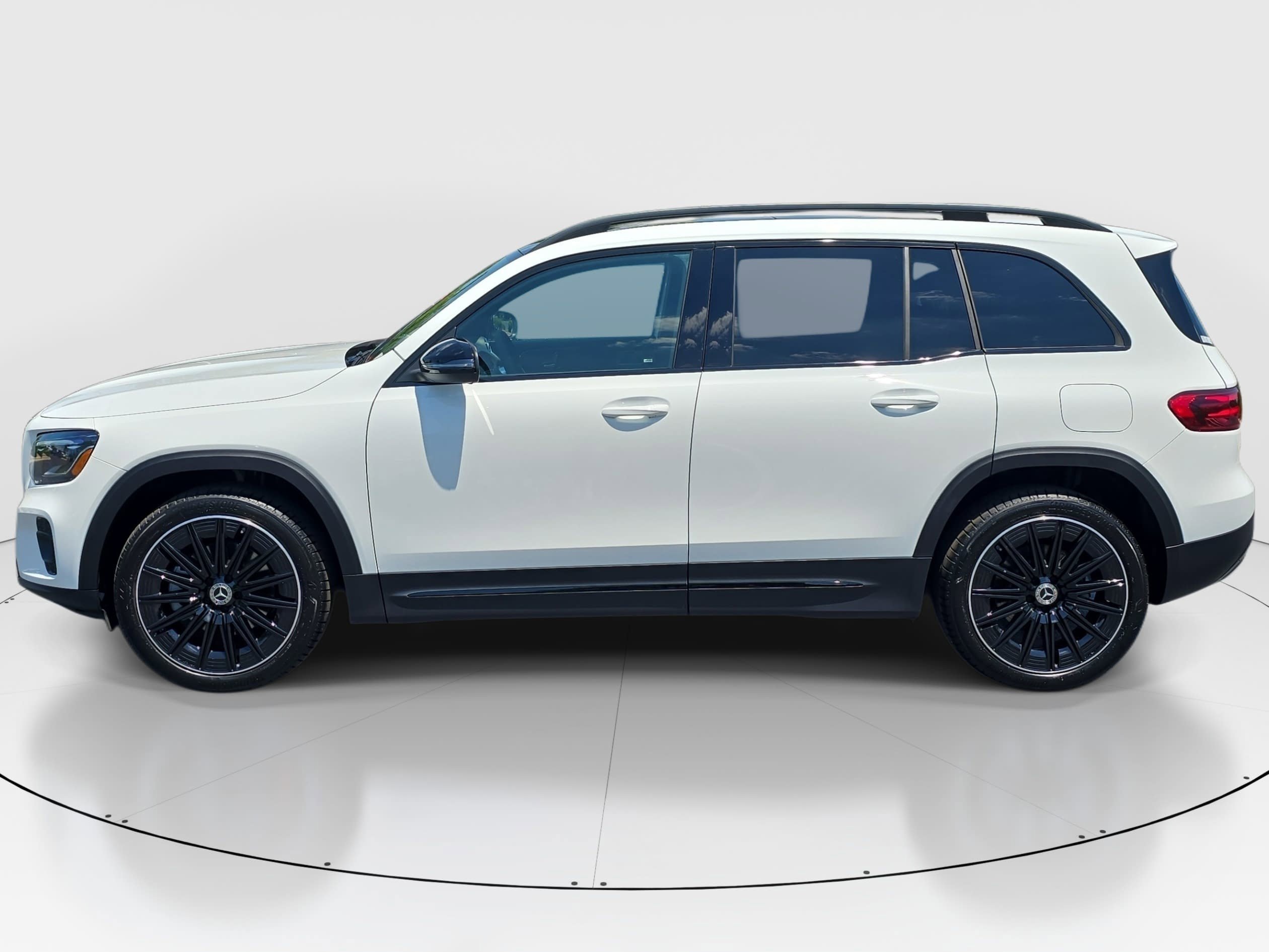 New 2026 Polar White Mercedes-Benz GLB250 image 8