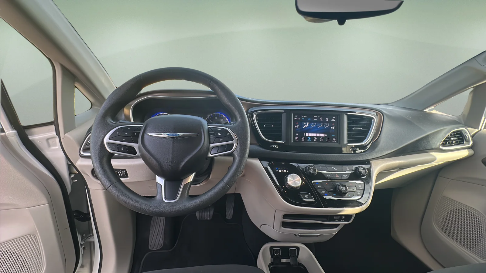 Used 2018 White Chrysler Touring Plus image 15