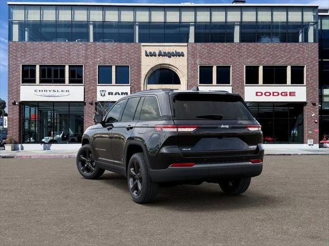 New 2026 Diamond Black Crystal Pearl-Coat Exterior Paint Jeep Limited image 3