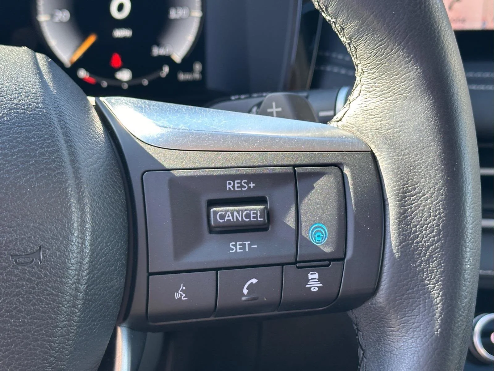 Used 2023 Warm Titanium INFINITI LUXE image 24