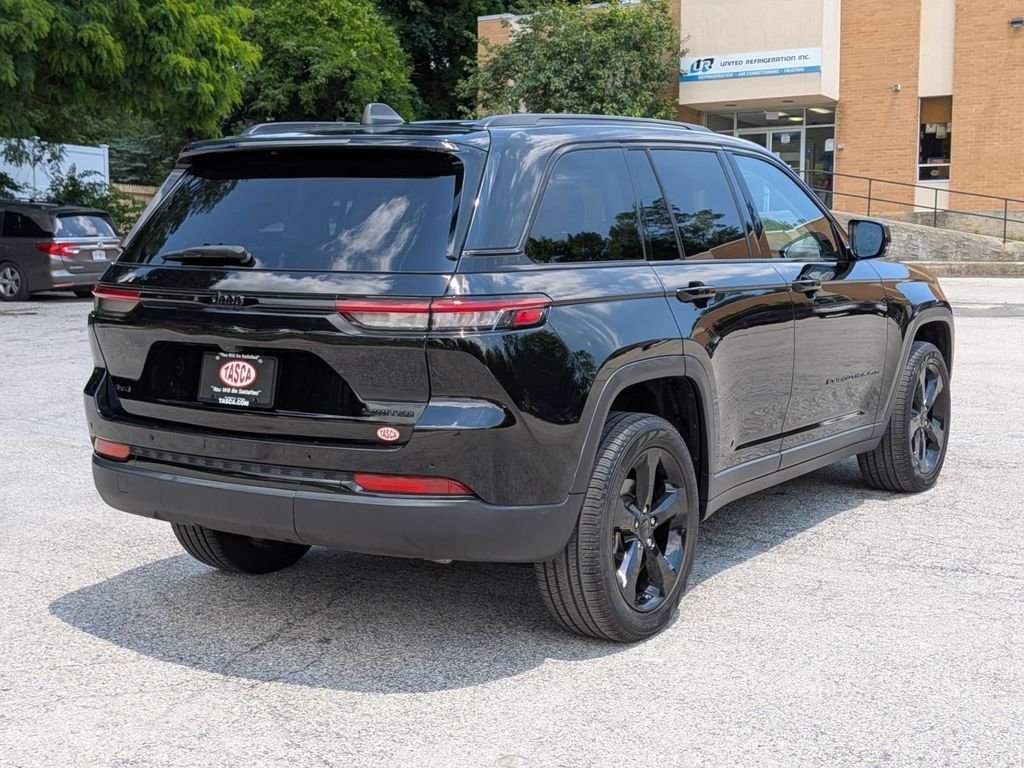 Used 2023 Black Jeep Limited image 3