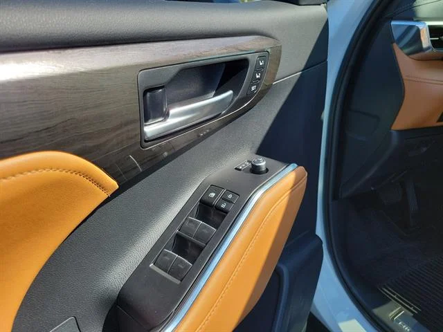 2023 Toyota Highlander Platinum - Photo 6