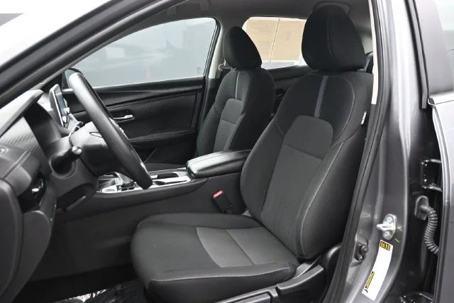 Used 2025 Gray Nissan SV image 5