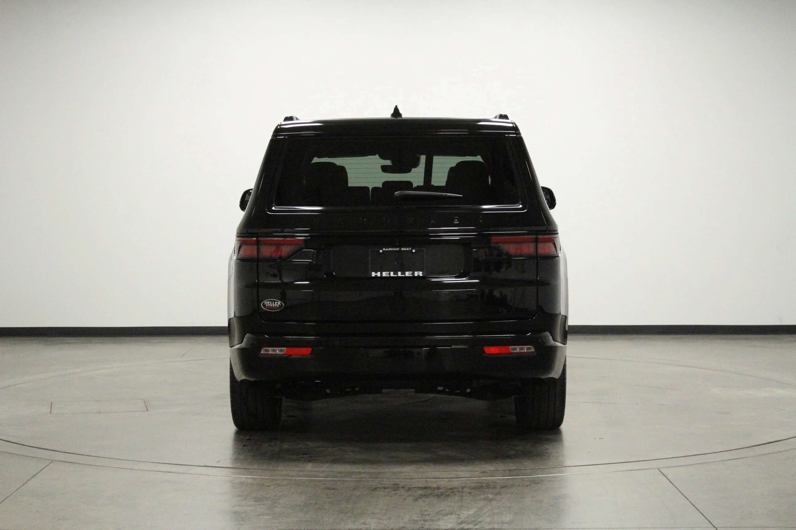 Used 2024 Diamond Black Crystal Pearlcoat Jeep Series II image 7